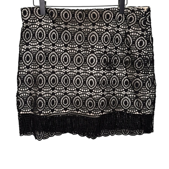 Club Monaco Black Lace Mini Skirt Size 10 Feminine - Picture 1 of 6